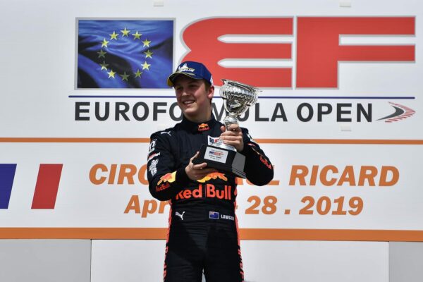 2019_european_formula_open_liam_lawson_R1-winner-trophy_2
